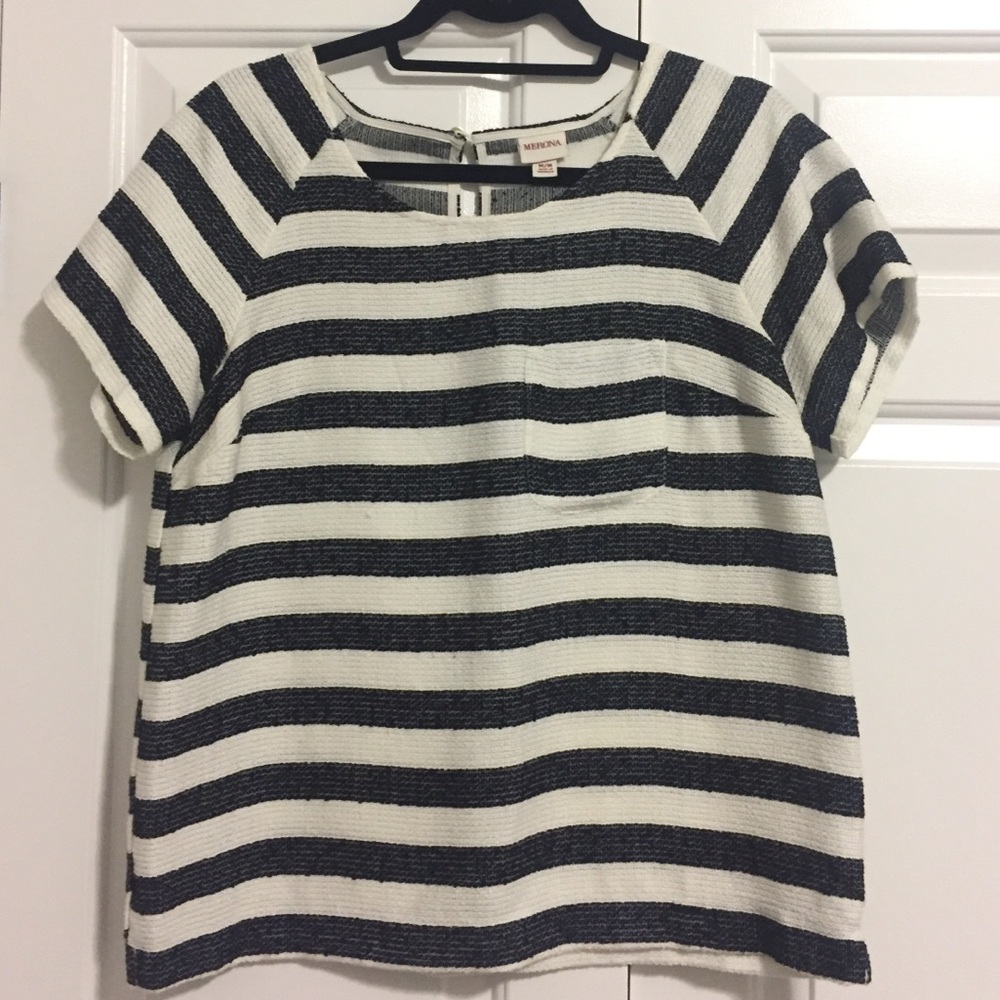 Black and white stripe top